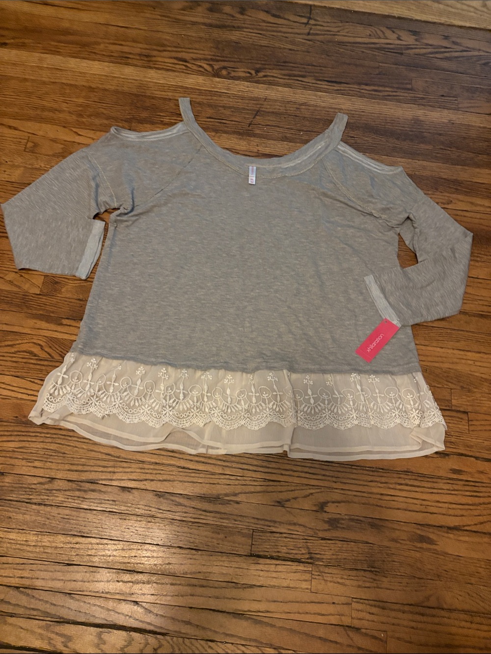 Xhilaration Gray Top with Cream Lace Hem